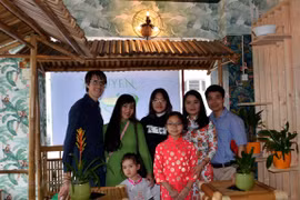 Les Vietnamiens en Suisse soutiennent la lutte locale contre la pandémie de COVID-19