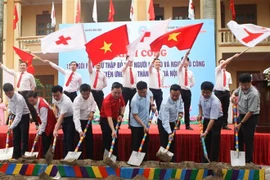 Croix-Rouge : construction de 154 maisons pour des personnes démunies de Hanoi 