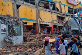 Un violent séisme frappe l'Indonésie