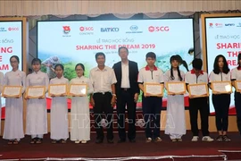Le groupe thaïlandais SCG remet des bourses à des élèves vietnamiens