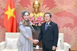 Le vice-président de l'Assemblée nationale Do Ba Ty reçoit l'ambassadrice du Mexique au Vietnam