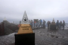 Chutes de neige inattendues au mont Fansipan (Lao Cai)