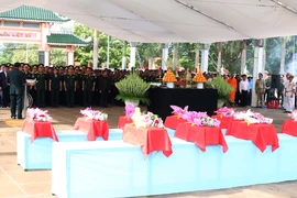 Gia Lai : inhumation des restes de soldats vietnamiens tombés au Cambodge