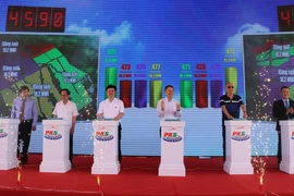 Inauguration de deux centrales solaires à Phu Yen