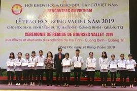 Des élèves et étudiants brillants de la région Centre reçoivent des bourses Vallet