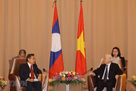 Le dirigeant Nguyên Phu Trong reçoit le président du Front d’édification nationale du Laos