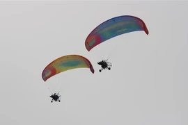 Le Festival de parapente 2022 dans la ville de Nha Trang 