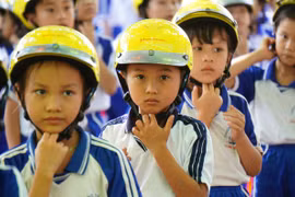 Gia Lai : atelier sur le projet «Casque de moto pour les enfants»