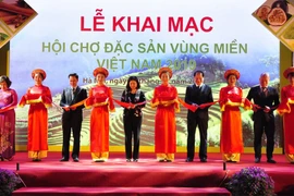Une foire promeut les spécialités locales à Hanoï