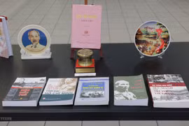 Des amis canadiens apprécient le rôle de direction du Parti communiste du Vietnam