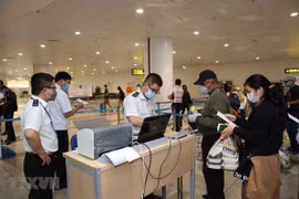 COVID-19: l'envoi de travailleurs à l'étranger suspendu jusqu'au 30 avril