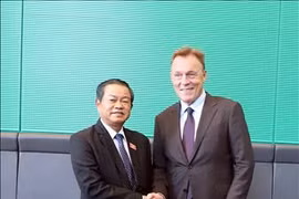 Le vice-président de l’AN, Do Ba Ty, en visite de travail en Allemagne