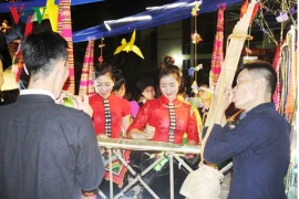 Le chant « giao duyên » des Thai à Muong Lo