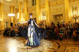 L'"ao dai" du Vietnam à travers l'objectif d'une photographe russe