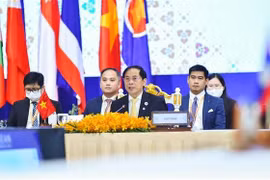 Le ministre des AE du Vietnam poursuit ses activités lors de l'AMM 55 et des conférences connexes