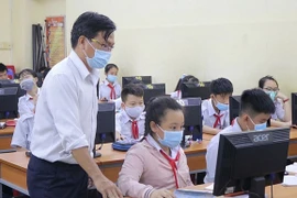 Les gens ont un accès égal au système éducatif moderne