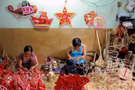 Les jouets traditionnels de la fête de la mi-automne de plus en plus prisée 