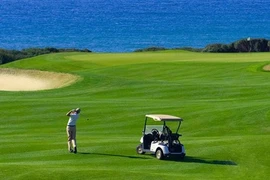 Dà Nang : un tournoi international de golf accueille une centaine de sportifs