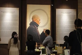 Exposition de la calligraphie du moine bouddhiste zen Thich Nhât Hanh à Hanoï 