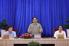 Le PM travaille avec des unités sur les projets d'autoroute de la province de Khanh Hoa à Dong Nai