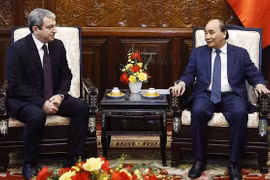 Le président Nguyen Xuan Phuc reçoit les ambassadeurs d'Azerbaïdjan et de Brunei 