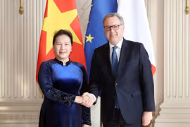 Le Vietnam prend en haute considération ses relations avec la France