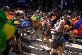 La Thaïlande exhorte les personnes âgées à se faire vacciner avant le Nouvel An de Songkran