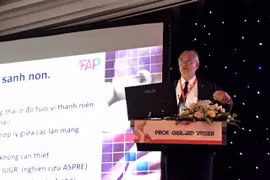 Hôpital Tu Du: des experts discutent des moyens de prévenir les naissances prématurées