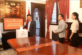 L’ambassade du Vietnam en Argentine aux côtés des sinistrés des crues au Centre
