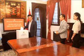 L’ambassade du Vietnam en Argentine aux côtés des sinistrés des crues au Centre