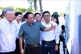 Le Premier ministre Pham Minh Chnh inspecte des projets importants à Dà Nang. Photo : VNA