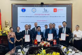 L*Des délégués signent un protocole d'accord sur l'amélioration de la qualité des examens et des traitements des maladies chroniques au Vietnam jusqu'en 2026. (Photo : VNA)