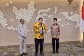 Le ministre coordinateur des affaires économiques, Airlangga Hartarto, s'adresse aux journalistes après la signature d'un protocole d'accord avec l'ERIA à Jakarta, le 30 juillet 2024. (Photo : Antara)
