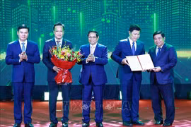 Le Premier ministre Pham Minh Chinh (centre) lors de la cérémonie de publication du plan directeur de la province de Hung Yên (Nord). Photo : VNA