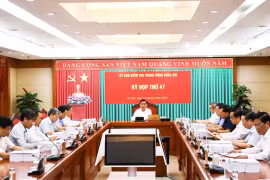 Lors de la47e réunion de la Commission centrale de contrôle du Parti. Photo : VNA