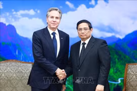 Le Premier ministre Pham Minh Chinh (droite) et le secrétaire d'État américain Antony Blinken. Photo : VNA