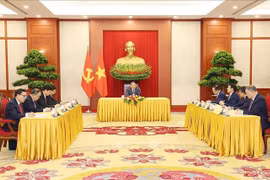 La délégation vietnamienne lors de la conversation téléphonique. Photo : VNA