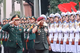 Le général Tan Sri Datuk Seri Mohammad bin Ab Rahman, chef des Forces de défense malaisiennes en visite au Vietnam. Photo : VNA