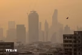 La brume recouvre Bangkok, la capitale de la Thaïlande, en janvier 2023. Photo : AFP/VNA