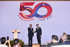 Le Premier ministre singapourien Lawrence Wong (à droite) et son homologue lao Sonexay Siphandone (Photo : Straitstimes)