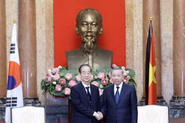 Le président To Lam (droite) et le Premier ministre Han Duck Soo. Photo : VNA