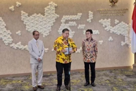 Le ministre coordinateur des affaires économiques, Airlangga Hartarto, s'adresse aux journalistes après la signature d'un protocole d'accord avec l'ERIA à Jakarta, le 30 juillet 2024. (Photo : Antara)