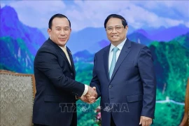 Le Premier ministre Pham Minh Chinh (droite) et le ministre cambodgien de l'Inspection. Photo : VNA