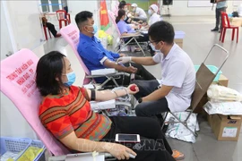 Près de 2.000 jeunes et ouvriers à Ho Chi Minh-Ville participent au don de sang