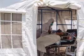 Les infections au COVID-19 aux Philippines restent élevées