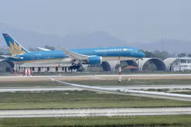 Le premier vol de rapatriement depuis l'Ukraine atterrit à Hanoï