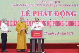 Le président Nguyên Xuân Phuc appelle à la force de la nation dans la lutte anti-COVID-19