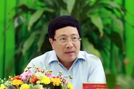Le vice-PM Pham Binh Minh travaille avec les autorités du delta du Mékong