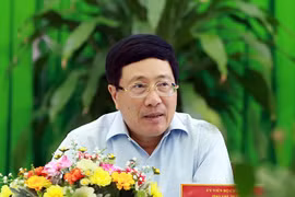 Le vice-PM Pham Binh Minh travaille avec les autorités du delta du Mékong
