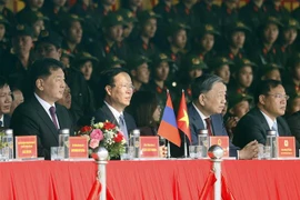 Les présidents vietnamien et mongol visitent le haut commandement de la police mobile